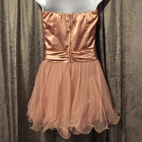 Size 5 salmon colored formal dress - Picture 7 of 7